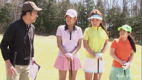 Färska Asian teen girls plays golf nude megaklipp
