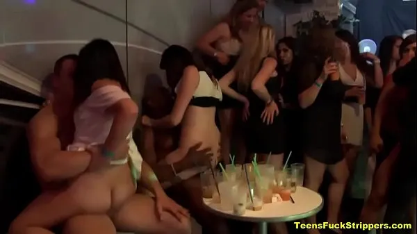 CFNM Strippers Bang Dirty Teen Sluts At Party Night مقاطع ضخمة جديدة