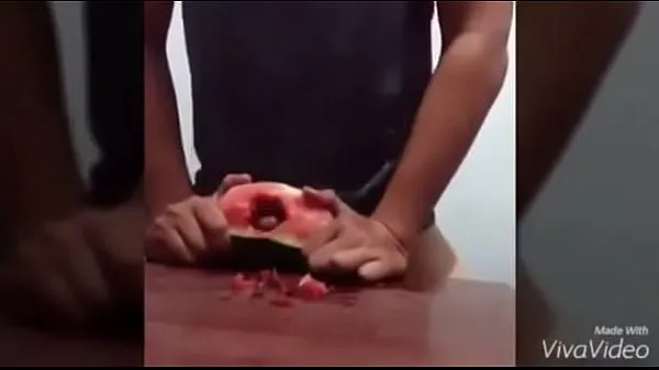 Masturbating with watermelon Klip mega baru