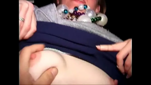 Nye Blonde Flashes Tits And Strangers Touch megaklipp