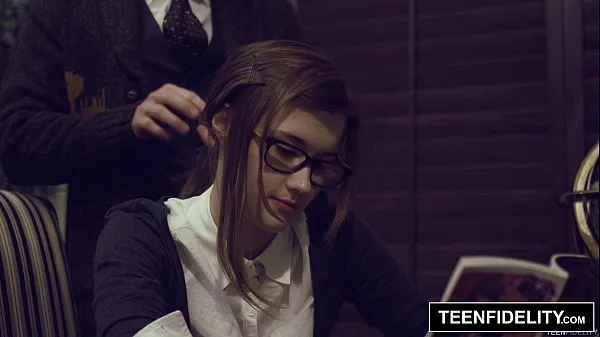 TEENFIDELITY - Cutie Alaina Dawson Creampied on Teacher's Desk Klip mega baharu