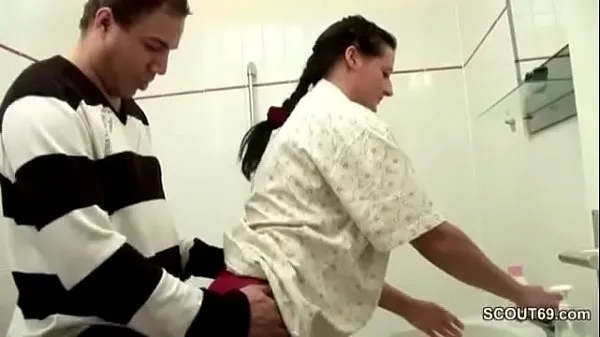 新鲜的 German Step-Son Caught Mom in Bathroom and Seduce to Fuck 超级夹子