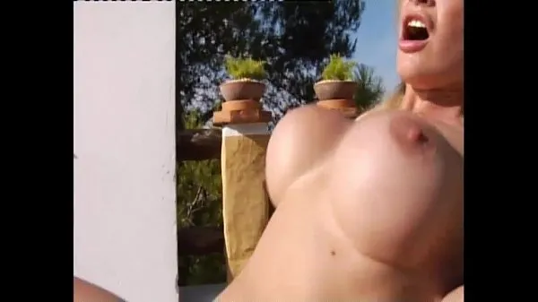 Tuoreet Italian pornstar with big tits fucked hard on the sun megaleikkeet