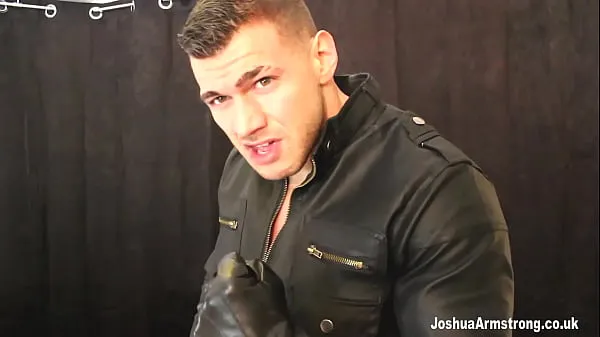 Nye muscle hunk sucking up cum of my leather gloves megaklipp