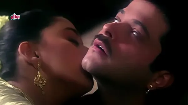 Sveži Anil-Kapoor-Madhuri-Kissing-Beta---Romtic scene mega posnetki