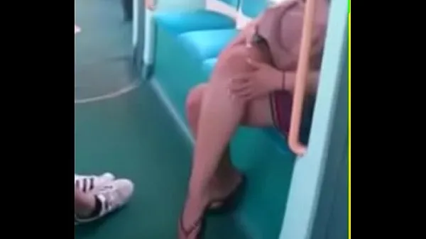 新鲜的 Candid Feet in Flip Flops Legs Face on Train Free Porn b8 超级夹子