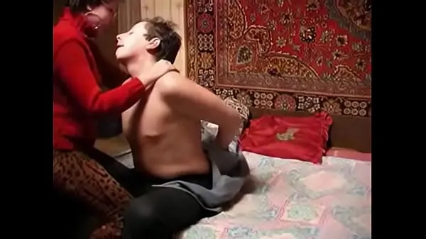 Russian mature and boy having some fun alone clip lớn mới