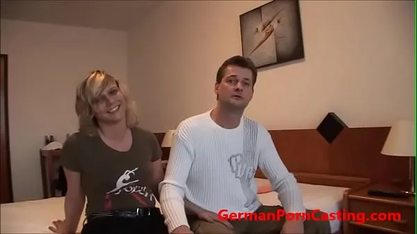 Sveži German Amateur Gets Fucked During Porn Casting mega posnetki