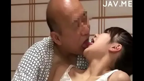 新鲜的 Delicious Japanese girl with natural tits surprises old man 超级夹子