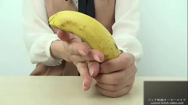 Tuoreet Hand crush fetish Girl crush a banana by hand megaleikkeet