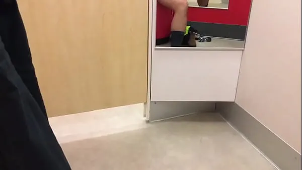 Φρέσκα Cumming inside the fitting room mega κλιπ