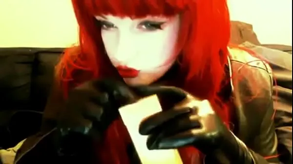 Yeni goth redhead smoking mega Klip