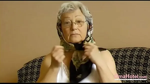 OmaHoteL Abuela cachonda jugando con su coño peludo megaclips nuevos