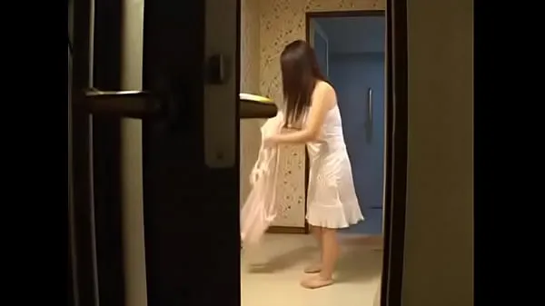 Nouveaux Une belle-mère asiatique japonaise chaude baise avec un jeune méga-clips