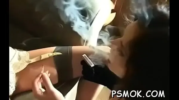 Friske Smoking scene with busty honey mega klip