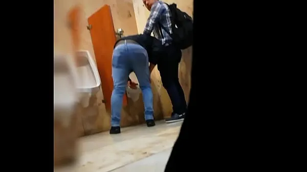 Yeni Mamada en baño publico mega Klip