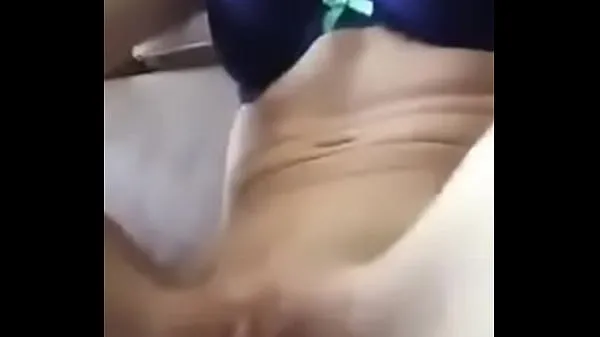 新鲜的 Young girl masturbating with vibrator 超级夹子