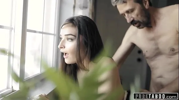 Nové PURE TABOO Teen Emily Willis Gets Spanked & Creampied By Her Stepdad mega klipy