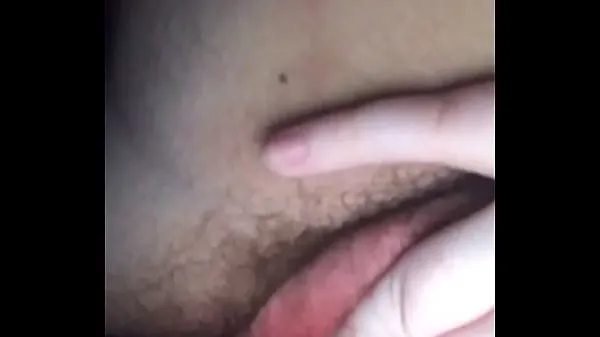 Frische Virgin drückt drei Finger in sie Mega-Clips