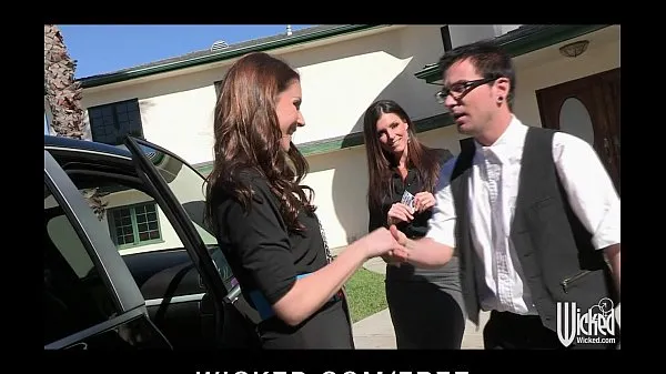 Nové Pair of sisters bribe their car salesman into a threesome mega klipy
