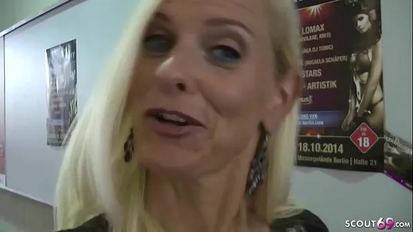 Mãe alemã - Amadora alemã Dirty-Tina no encontro de usuários AO com meninos mega clipes recentes