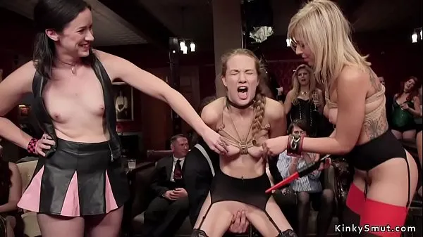 Nové Blonde slut anal tormented at orgy party mega klipy