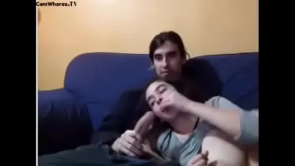 Nové Couple has sex on the sofa mega klipy
