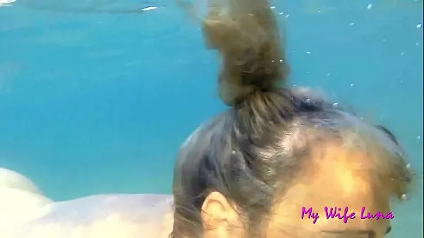 This Italian MILF wants cock at the beach in front of everyone and she sucks and gets fucked while underwater Klip mega baru