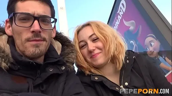 Nouveaux Couple exhibitionniste a une putain spree dans le centre commercial méga-clips