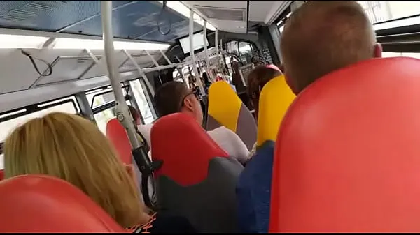 Nuovi Masturbandosi nell'autobus pubblicomega clip