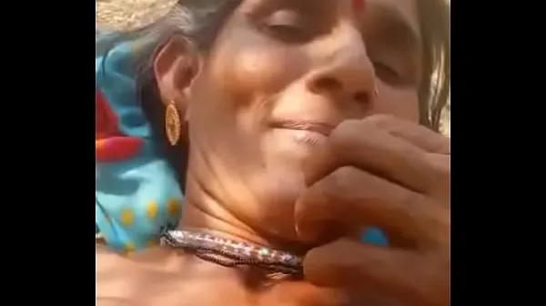 Tia da aldeia Desi mijando e fodendo mega clipes recentes