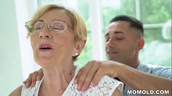 Nieuwe Kinky Old Chubby GILF Malya has a lucky day, gets to hop on a young dong megaclips