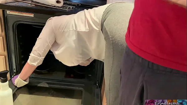 Fresh Stepmom is horny and stuck in the oven - Erin Electra mega Clips