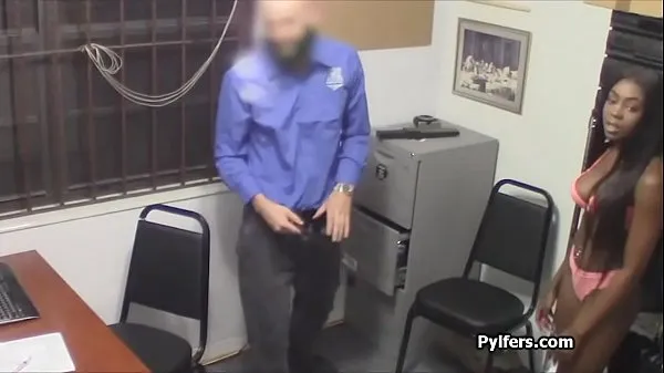 新鲜的 Ebony thief punished in the back office by the horny security guard 超级夹子