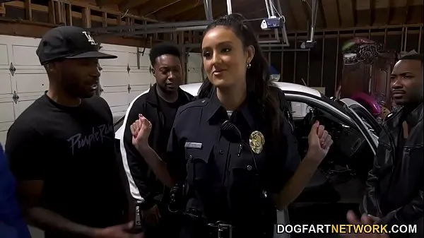 Nye Police Officer Job Is A Suck - Eliza Ibarra megaklipp