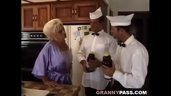 Nuovi La nonna muore quasi in DPmega clip