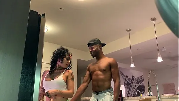 Friske Sexy Latina Putting the Groceries away then take a Big Black Dick (Part 2 mega klip