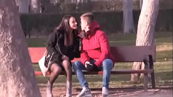 Wanna do a street blowjob?" Lucia picks up a lucky guy in the Madrid park Klip mega baru