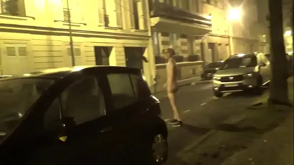 Tuoreet exhib whore naked in the street megaleikkeet