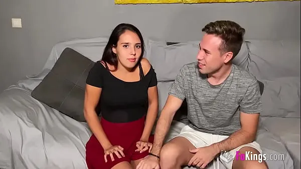 Sveži 21 years old inexperienced couple loves porn and send us this video mega posnetki