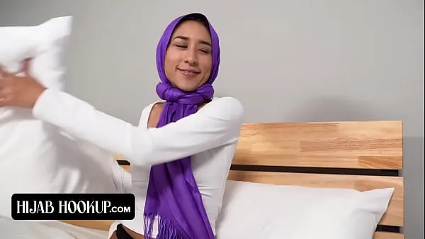Fresh Horny Perv Peeps On Beauty Babe In Hijab Vanessa Vox mega Clips