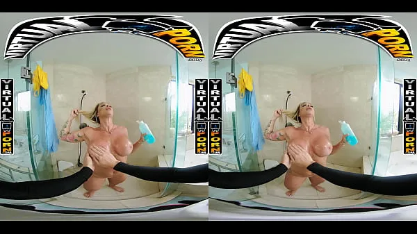Busty Blonde MILF Robbin Banx Seduces Step Son In Shower clip lớn mới