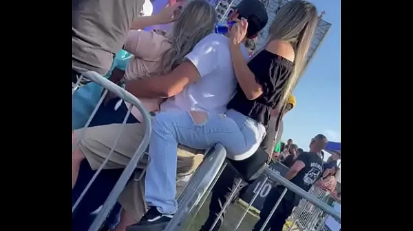 Nuovi Prendendo la figlia e toccando la suoceramega clip