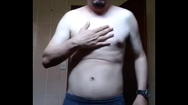 Nieuwe shirtless man showing off megaclips