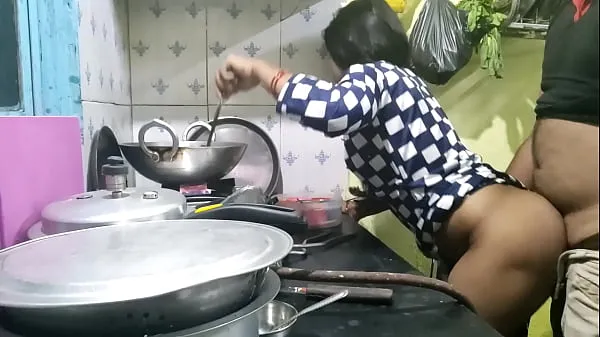 ताज़ा The maid who came from the village did not have any leaves, so the owner took advantage of that and fucked the maid (Hindi Clear Audio मेगा क्लिप्स
