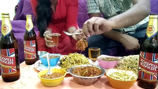新鲜的 The mistress made special food for the sahib and while eating food, she kissed the pussy. Hindi with sexy voice. Mumbai ashu 超级夹子