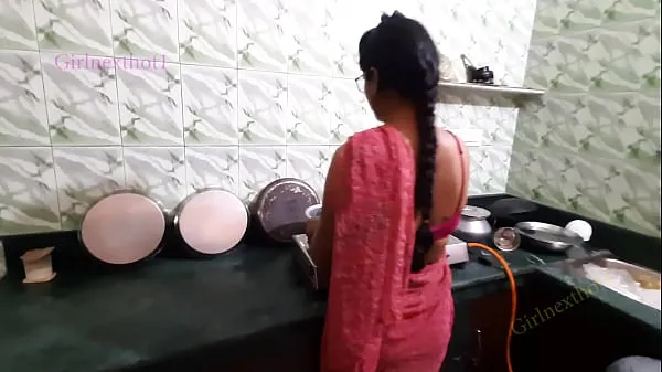 최신 Indian Bhabi Fucked in Kitchen by Devar - Bhabi in Red Saree 메가 클립