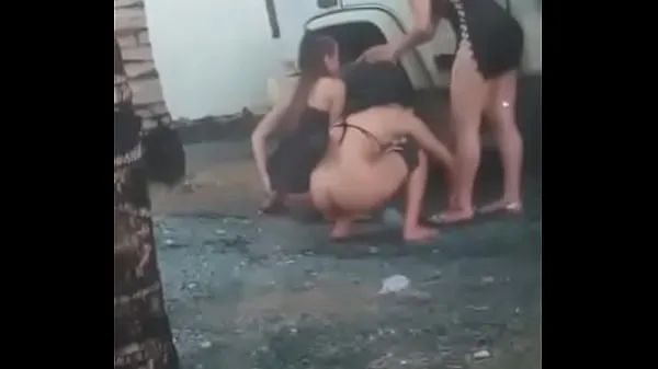 Nouveaux Cul chaud de femmes pissant dans la rue méga-clips