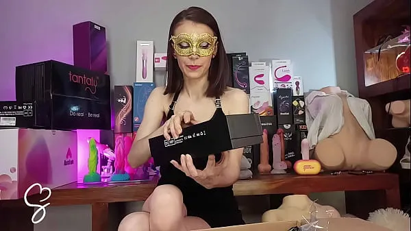 Nieuwe Sarah Sue Unboxing Mysterious Box of Sex Toys megaclips