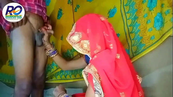 Desi village bhabhi saree removing finger karke jordaar chudai clip lớn mới